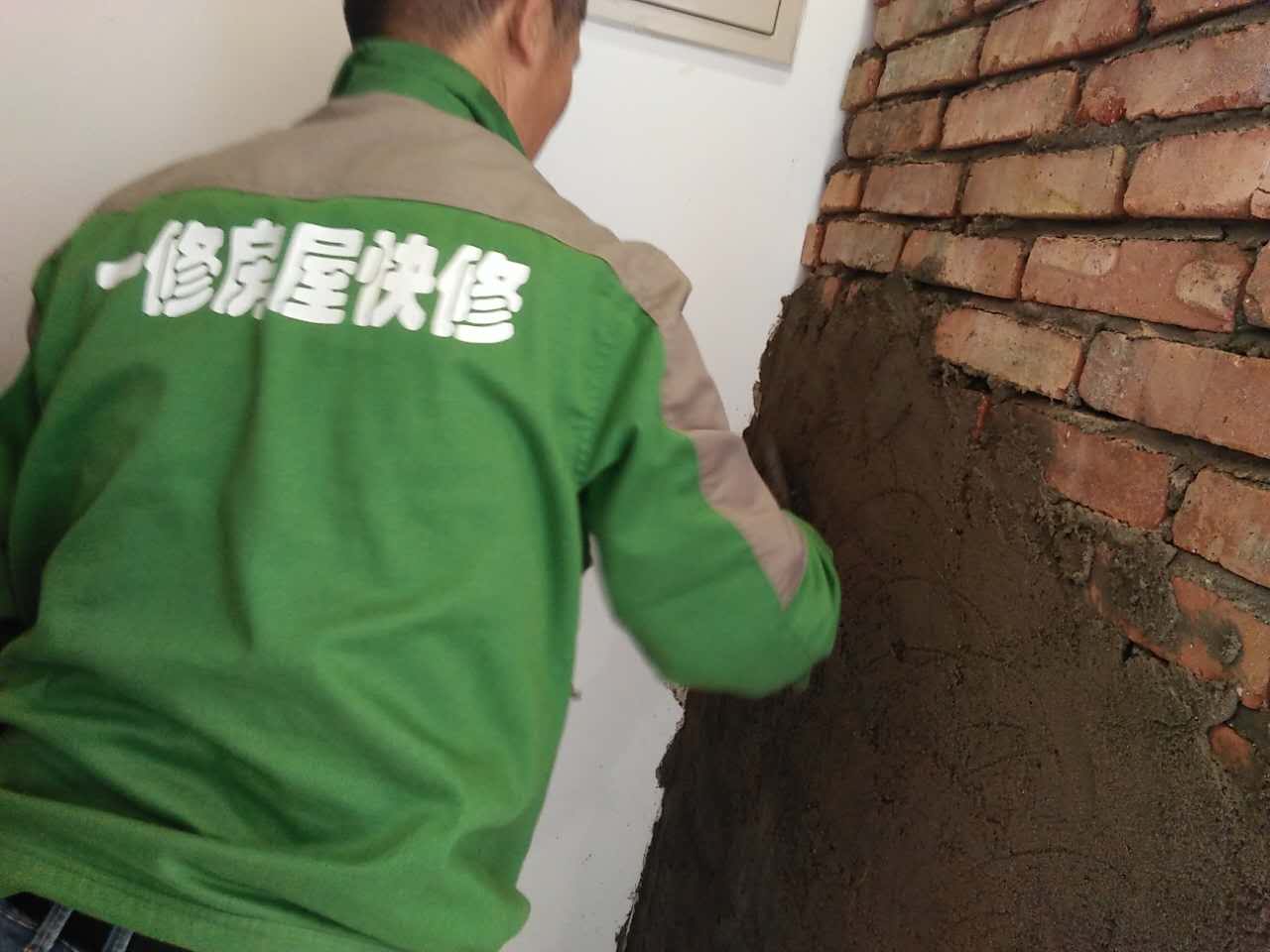 告別塵土飛揚(yáng)，一修房屋快修為您展現(xiàn)泥瓦工新面貌