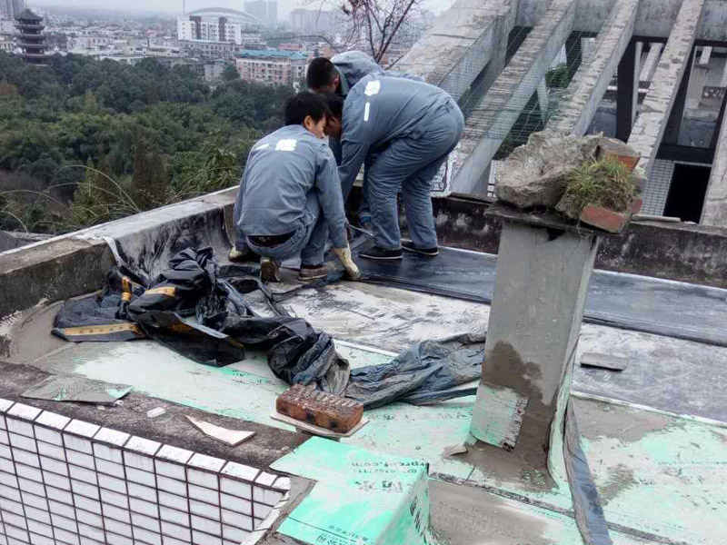 屋頂漏水處理方法盤點，涂刷JS涂料使