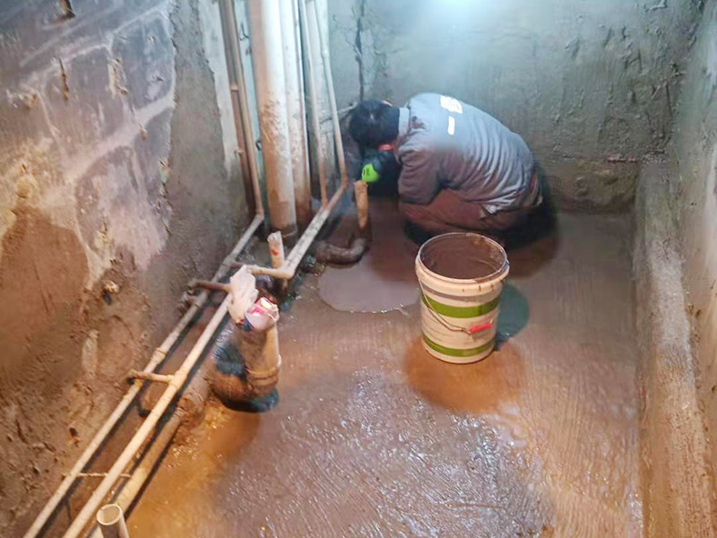 新裝的房子地板漏水，地板漏水怎么解決